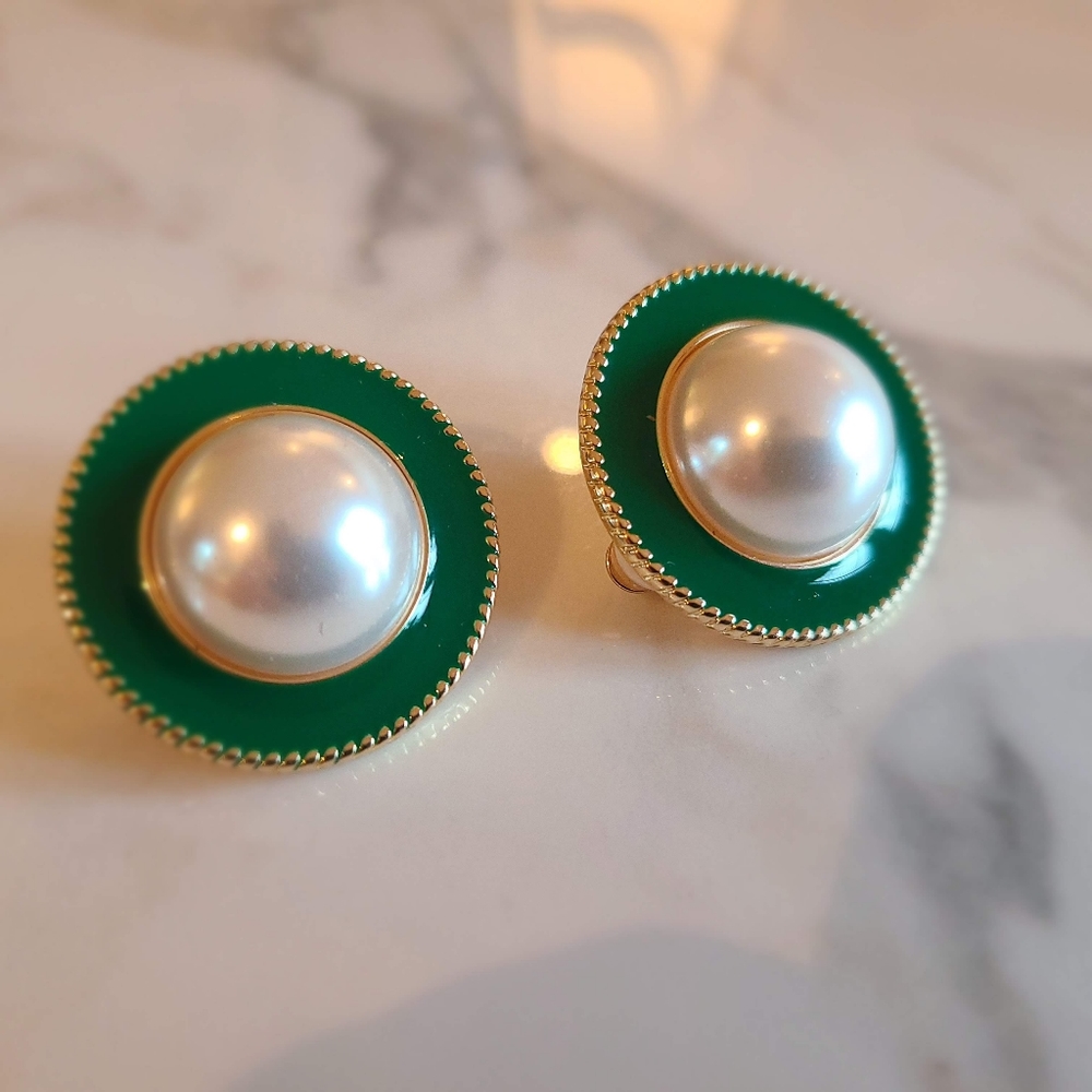Vintage clip on earrings with pearl and green Enamel gold tone round dome